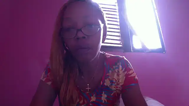 Snapshot of Ladyzee25 chatting on 11-28-25, 04:42 Ladyzee25 online show from 11-28-25, 04:42
