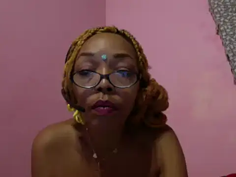 Snapshot of Ladyzee25 chatting on 12-02-25, 03:56 Ladyzee25 online show from 12-02-25, 03:56