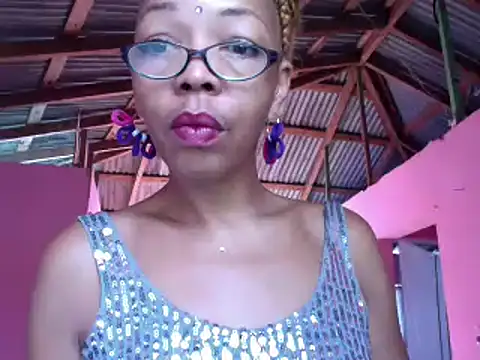 Snapshot of Ladyzee25 chatting on 12-05-25, 01:31 Ladyzee25 online show from 12-05-25, 01:31