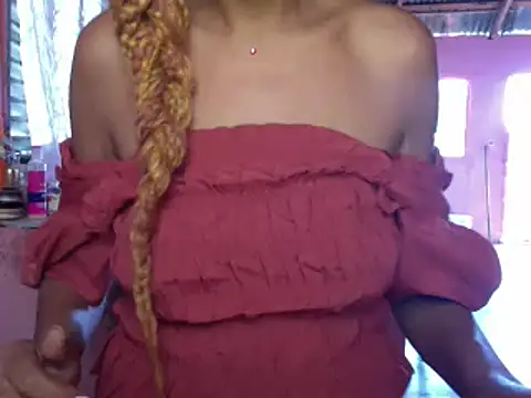 Snapshot of Ladyzee25 chatting on 12-16-25, 04:01 Ladyzee25 online show from 12-16-25, 04:01