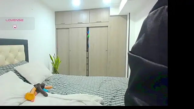 CarolinneFiotti online show from 10-01-25, 02:56