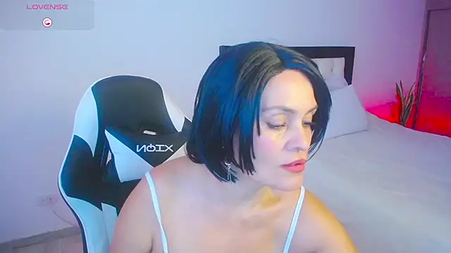 CarolinneFiotti online show from 10-18-25, 03:02