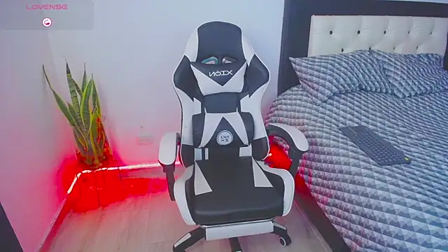 CarolinneFiotti online show from 10-30-25, 03:02