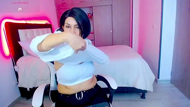 CarolinneFiotti online show from 11-29-25, 03:59