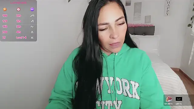 Snapshot of luna_lgomez_ chatting on 09-18-25, 03:36 luna lgomez online show from 09-18-25, 03:36