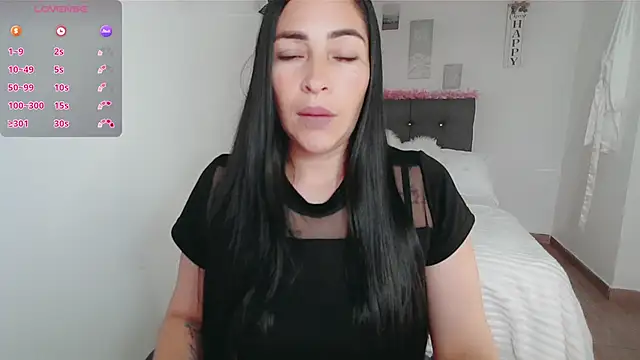 Snapshot of luna_lgomez_ chatting on 10-07-25, 12:02 luna lgomez online show from 10-07-25, 12:02