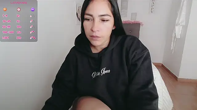 Snapshot of luna_lgomez_ chatting on 10-15-25, 12:05 luna lgomez online show from 10-15-25, 12:05