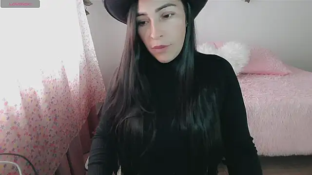 Snapshot of luna_lgomez_ chatting on 11-11-25, 12:38 luna lgomez online show from 11-11-25, 12:38