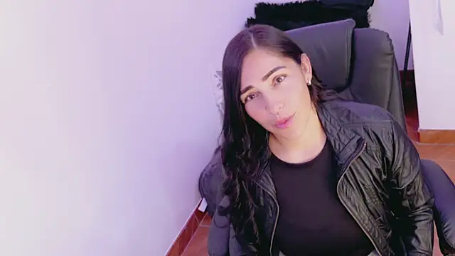 luna lgomez  online show from 04-18-26, 01:37