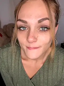 OCTAPUSSY2000 online show from 11-21-25, 11:20