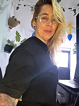 Snapshot of Sara_Valkyri chatting on 02-21-26, 02:51 Sara Valkyri online show from 02-21-26, 02:51