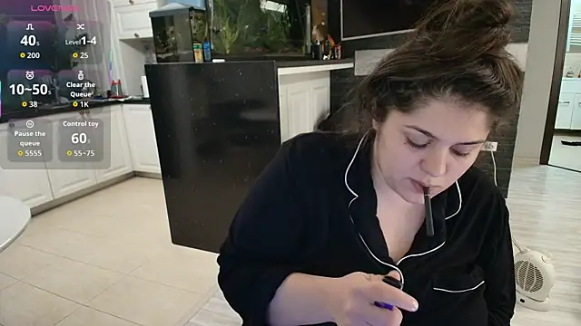 Layla- online show from 11-22-25, 11:42