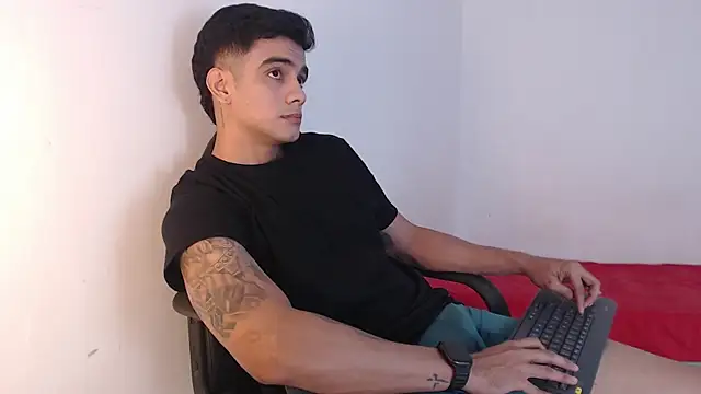 Snapshot of adam_levis17 chatting on 09-17-25, 05:09 adam levis17 online show from 09-17-25, 05:09