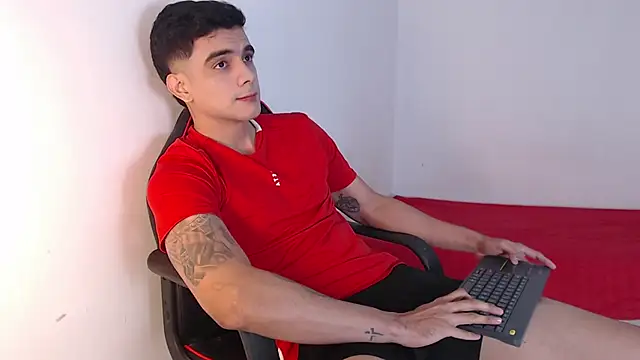 Snapshot of adam_levis17 chatting on 09-28-25, 05:57 adam levis17 online show from 09-28-25, 05:57