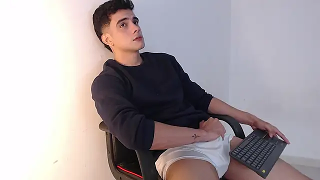 Snapshot of adam_levis17 chatting on 10-11-25, 05:17 adam levis17 online show from 10-11-25, 05:17