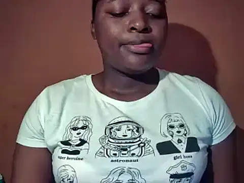 Snapshot of sexyhips2001 chatting on 10-14-25, 05:36 sexyhips2001 online show from 10-14-25, 05:36