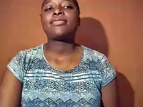 Snapshot of sexyhips2001 chatting on 10-17-25, 05:04 sexyhips2001 online show from 10-17-25, 05:04