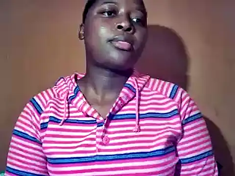 Snapshot of sexyhips2001 chatting on 10-20-25, 07:36 sexyhips2001 online show from 10-20-25, 07:36