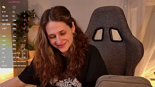 Snapshot of OliviaMcClean chatting on 02-15-26, 05:09 OliviaMcClean online show from 02-15-26, 05:09