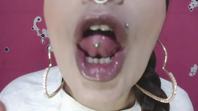 nicollewayne10 online show from 02-28-25, 07:37