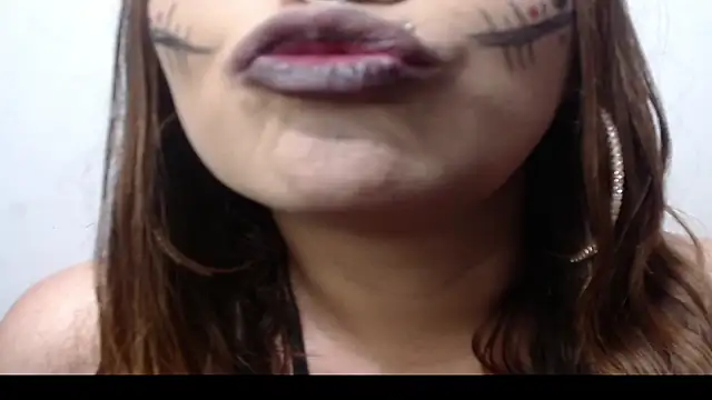 nicollewayne10 online show from 11-01-25, 01:07