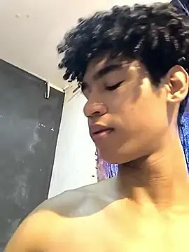 Snapshot of Thony444 chatting on 03-21-25, 09:01 Thony444 online show from 03-21-25, 09:01