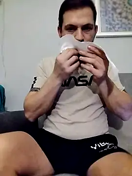 Snapshot of iurinicola chatting on 02-02-26, 09:35 iurinicola online show from 02-02-26, 09:35