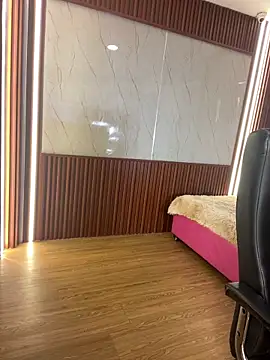 Snapshot of PinkyMoon chatting on 12-19-25, 05:36 PinkyMoon online show from 12-19-25, 05:36