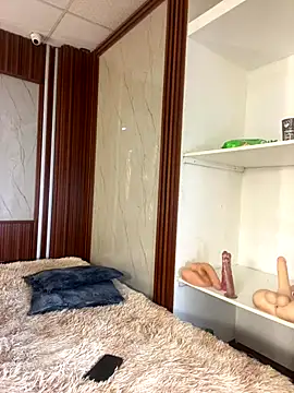 Snapshot of PinkyMoon chatting on 12-22-25, 05:37 PinkyMoon online show from 12-22-25, 05:37