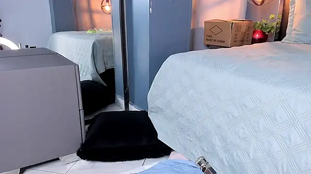 Melissa 23  online show from 11-30-25, 11:36