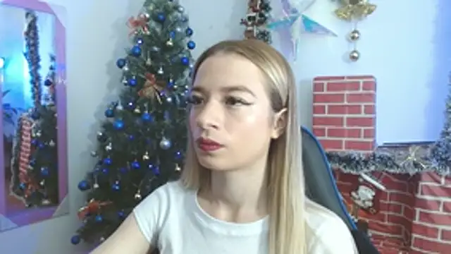 Snapshot of hannah_026 chatting on 12-23-25, 10:02 hannah 026 online show from 12-23-25, 10:02
