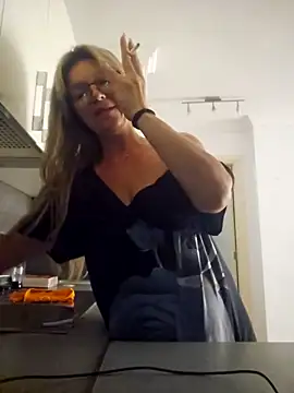 Snapshot of Melody73 chatting on 09-13-25, 08:36 Melody73 online show from 09-13-25, 08:36