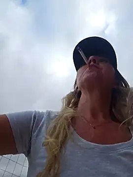 Snapshot of Melody73 chatting on 09-23-25, 08:06 Melody73 online show from 09-23-25, 08:06