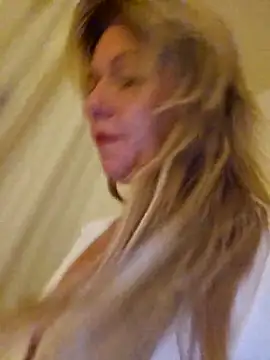 Snapshot of Melody73 chatting on 10-22-25, 05:08 Melody73 online show from 10-22-25, 05:08