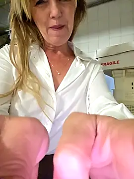 Snapshot of Melody73 chatting on 11-09-25, 09:18 Melody73 online show from 11-09-25, 09:18