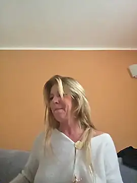 Snapshot of Melody73 chatting on 11-10-25, 10:25 Melody73 online show from 11-10-25, 10:25