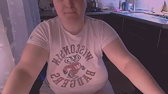 Snapshot of SoftLia chatting on 02-27-26, 05:35 SoftLia online show from 02-27-26, 05:35