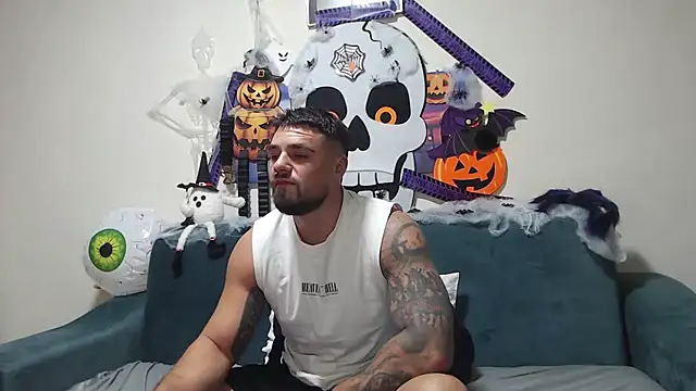 Snapshot of Tiberius_hunk chatting on 10-26-25, 05:13 Tiberius hunk online show from 10-26-25, 05:13