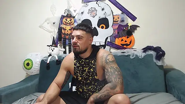 Snapshot of Tiberius_hunk chatting on 10-27-25, 02:10 Tiberius hunk online show from 10-27-25, 02:10