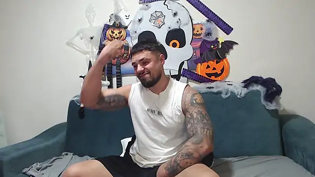 Snapshot of Tiberius_hunk chatting on 10-29-25, 10:28 Tiberius hunk online show from 10-29-25, 10:28