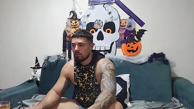 Snapshot of Tiberius_hunk chatting on 11-04-25, 09:03 Tiberius hunk online show from 11-04-25, 09:03