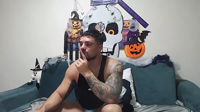 Snapshot of Tiberius_hunk chatting on 11-05-25, 11:54 Tiberius hunk online show from 11-05-25, 11:54