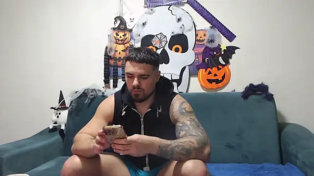 Snapshot of Tiberius_hunk chatting on 11-09-25, 02:59 Tiberius hunk online show from 11-09-25, 02:59