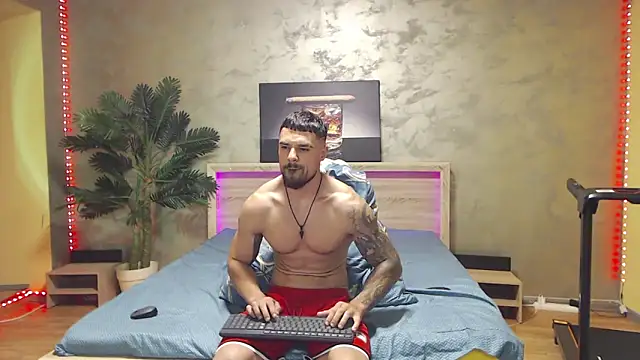 Tiberius hunk online show from 06-06-26, 05:23