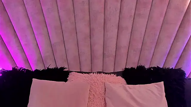 LunaSotto online show from 10-24-25, 07:32