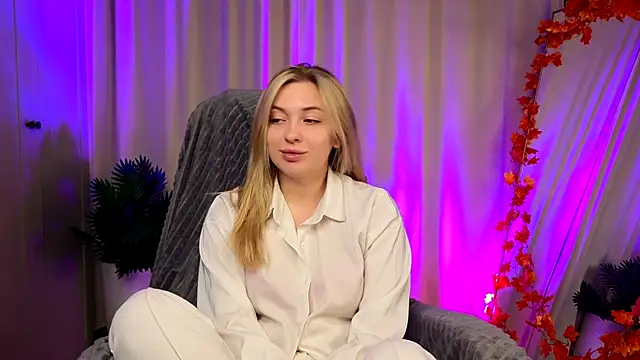 christie luv online show from 11-15-25, 02:24