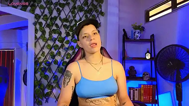 Snapshot of demimoore222 chatting on 03-06-25, 07:43 demimoore222 online show from 03-06-25, 07:43