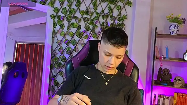 Snapshot of demimoore222 chatting on 03-08-25, 08:25 demimoore222 online show from 03-08-25, 08:25