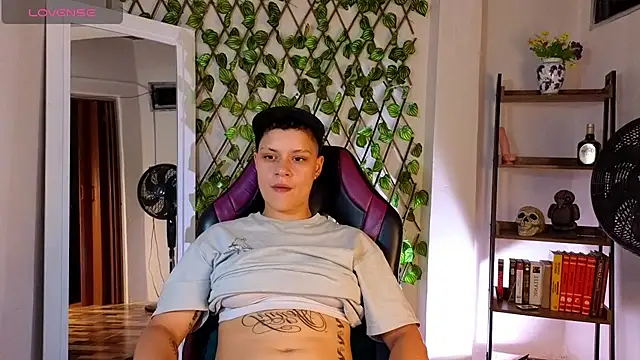 Snapshot of demimoore222 chatting on 03-15-25, 01:52 demimoore222 online show from 03-15-25, 01:52