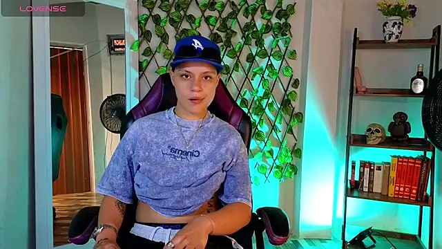 Snapshot of demimoore222 chatting on 03-17-25, 09:02 demimoore222 online show from 03-17-25, 09:02